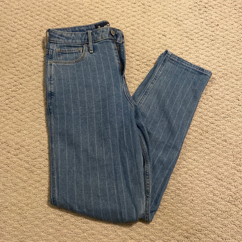 Hollister Ultra High-Rise Mom Jeans Medium Wash Striped Jeans